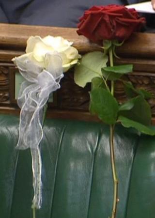 The picture that tells it all. The Yorkshire rose and the red Labour rose placed on where the late MP would have sat.